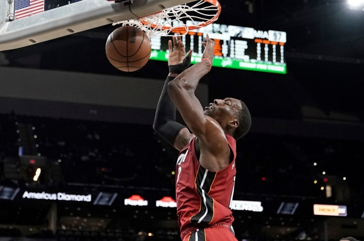 必赢注册入口-路威：当阿德巴约距离历史如此之近时当然会全力以赴 这无可厚非