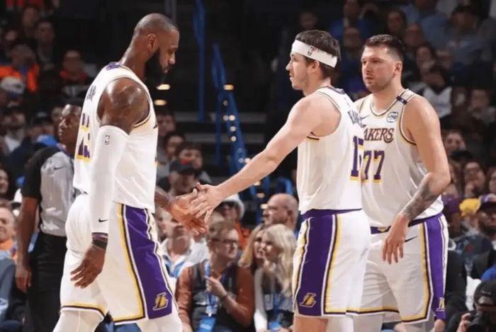 必赢体育-东契奇谈詹姆斯&amp;amp;里夫斯：我们都懂篮球，我们还有提升空间|湖人|骑士|卢卡-东契奇|奥斯汀·里夫斯|克利夫兰骑士队_新浪体育_新浪新闻